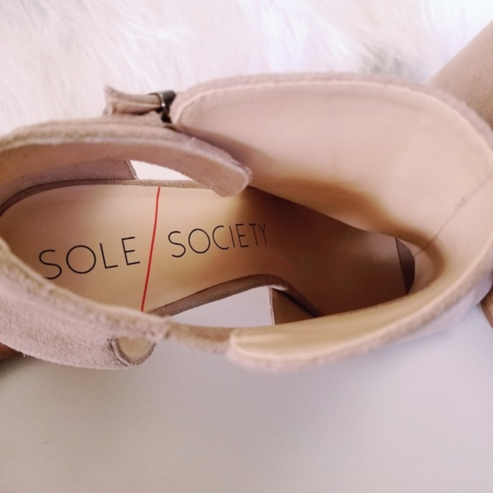 Sole Society Cut Out Bootie Buckle & Stacked Heel - Picture 7 of 8